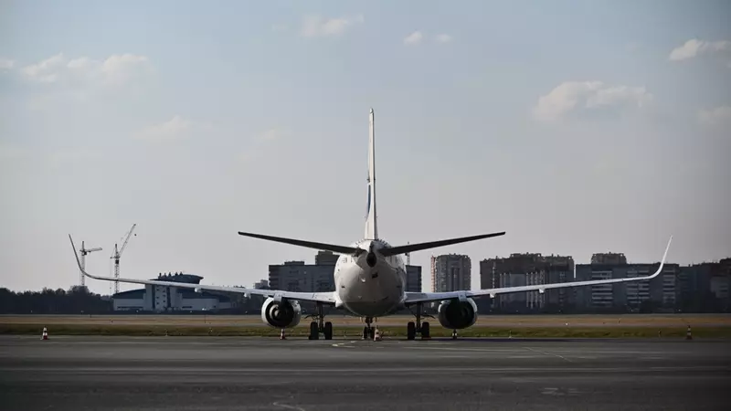 «Самолет полетит без Вас»: пассажира рейса до Тюмени не пустили в самолет