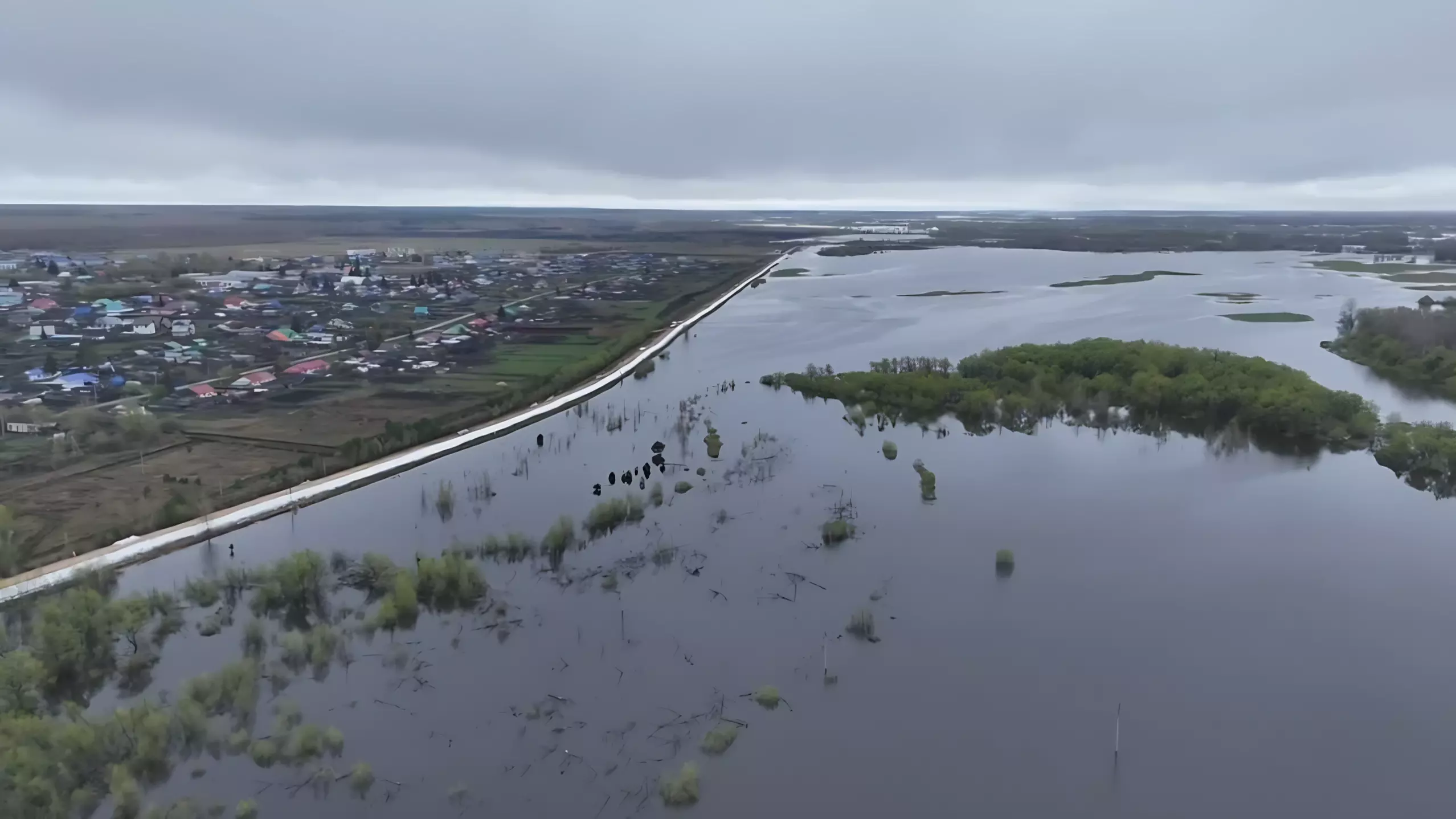 Уровень воды в реке Ишим начал снижаться