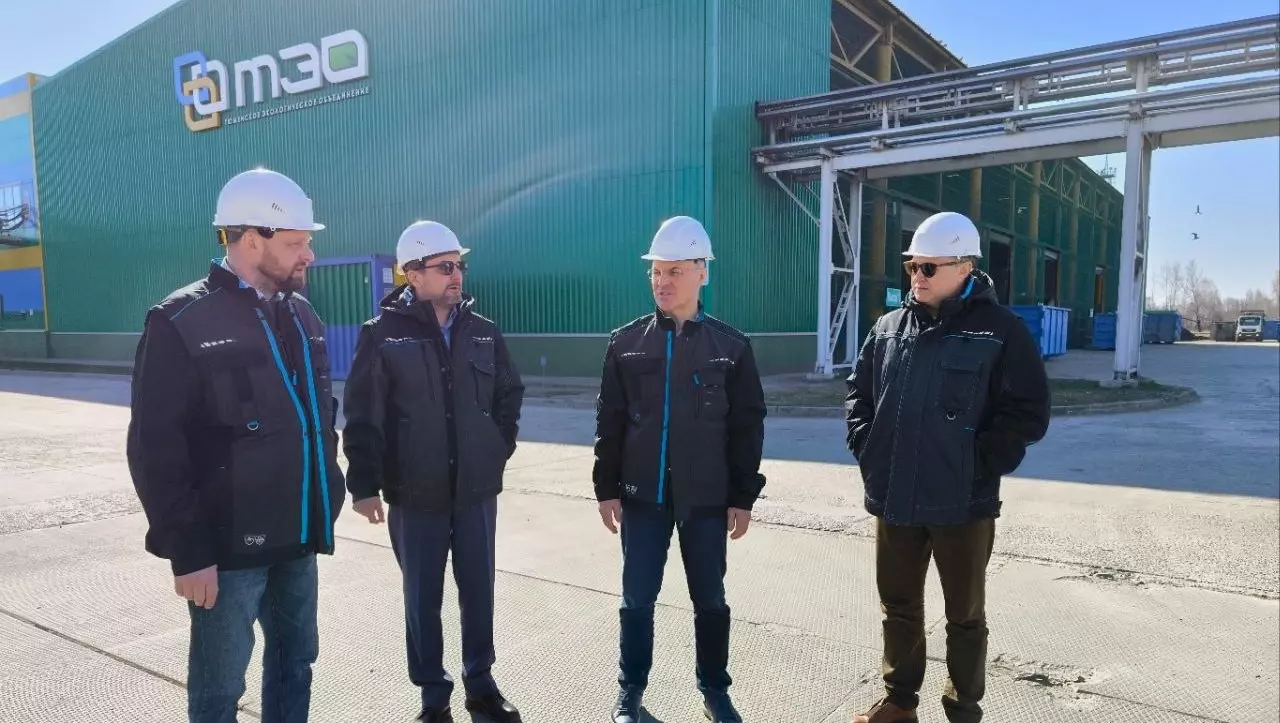 Депутаты Госдумы посетили мусоросортировочный завод и экодом в Тюмени