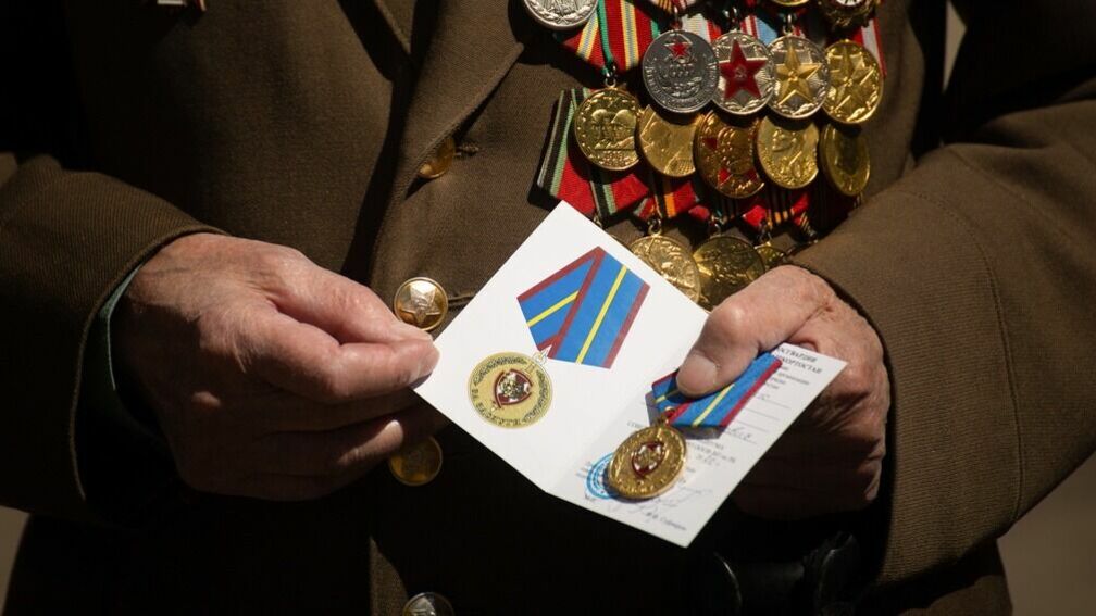 Губернатор Тюменской области вручил Золотую Звезду бойцу, погибшему в зоне СВО