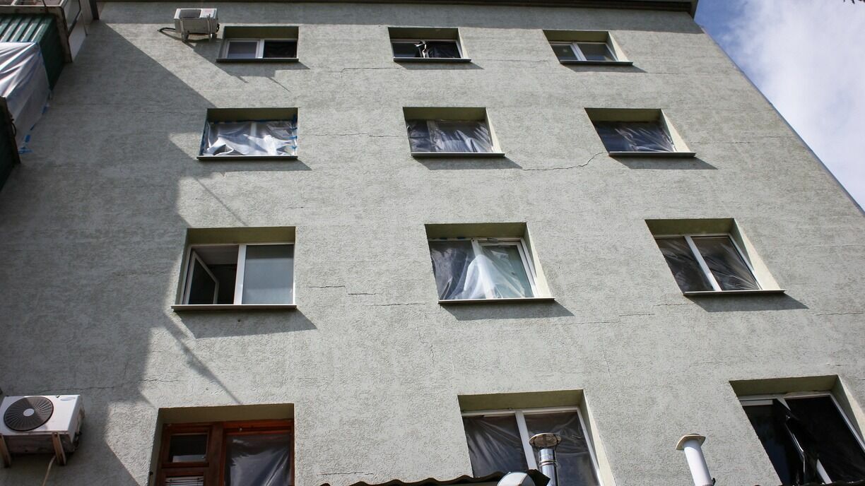 На улице Энергетиков в Тюмени из окна 4 этажа выпал мужчина