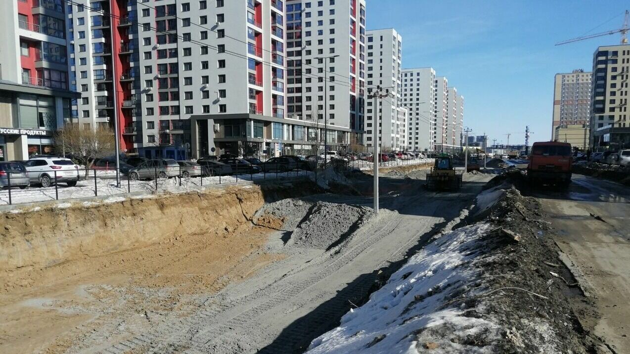 В районе улицы Газовиков до сентября будут строить километровую дорогу. Фото