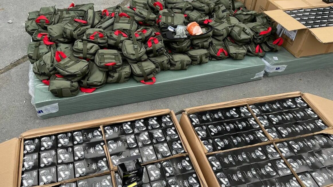 Тюменским военным отправили спальные мешки и термобельё