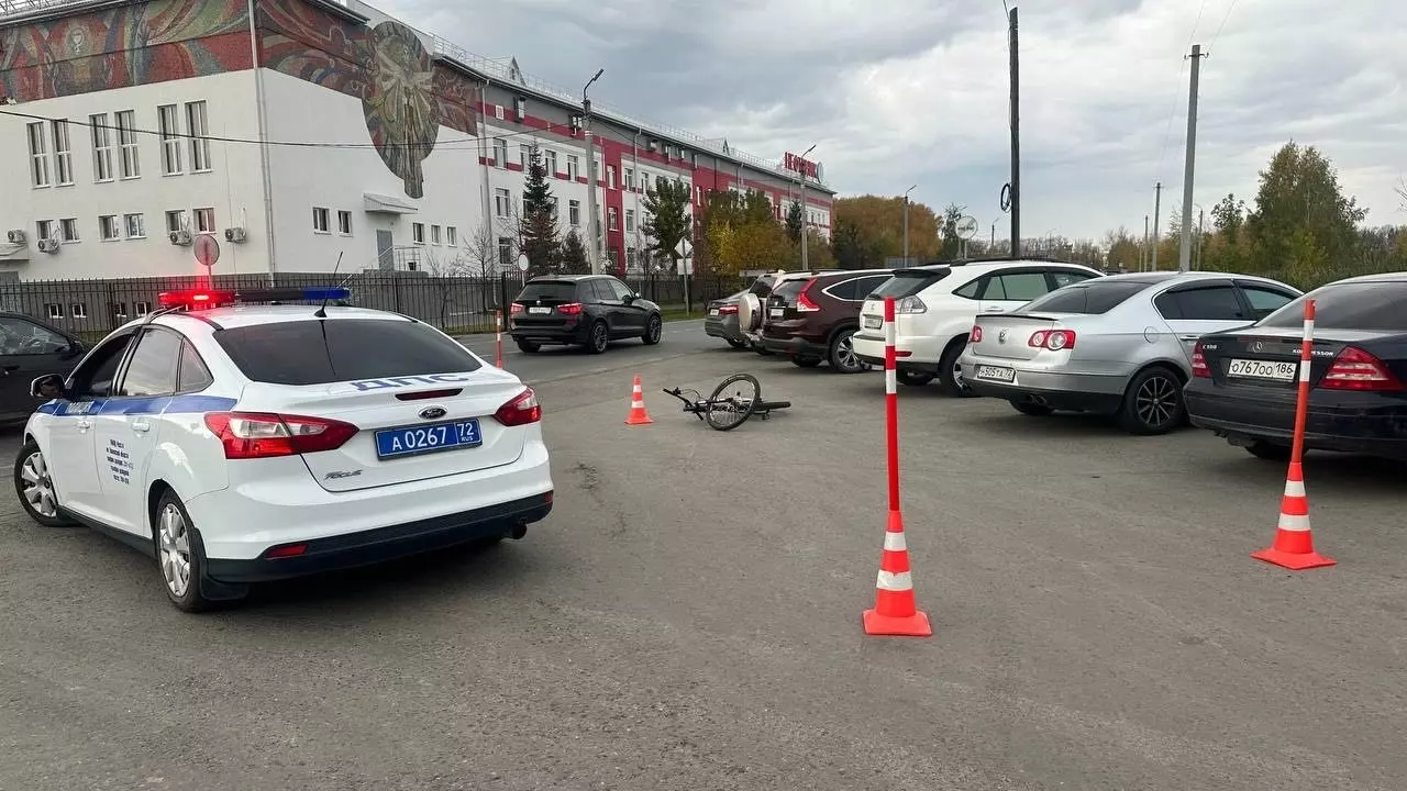 В Тюмени «Лексус» сбил 14-летнего велосипедиста около больницы