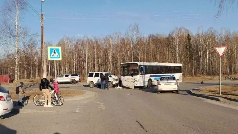 В Тюменской области в ДТП с участием автобуса пострадали три человека