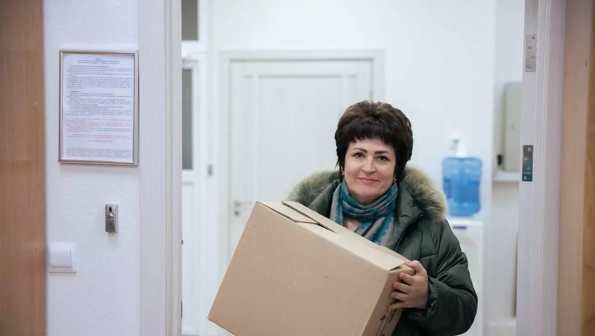 Председатель Думы отправила посылку в рамках акции «Тепло родного дома»