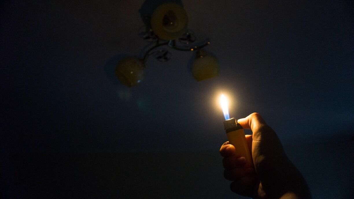 Жителям Тюменского района до двух часов ночи отключили свет