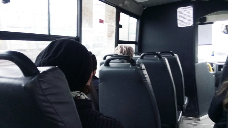В тюменских деревнях ученики мёрзнут в школьном автобусе