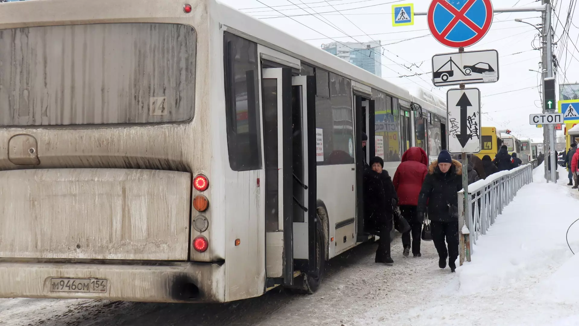 Тюменцы требуют от властей решить проблемы с переполненными автобусами