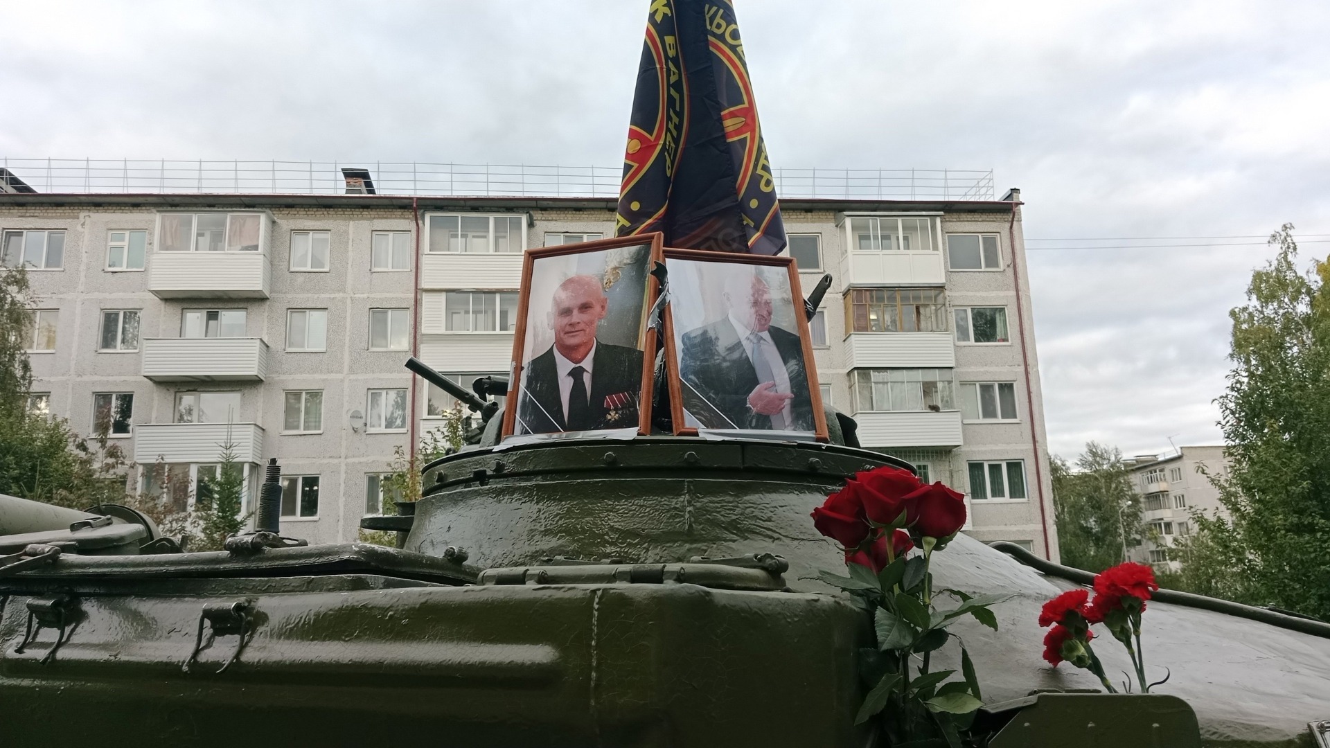 В Тобольске вандалы украли флаг с мемориала Евгений Пригожину