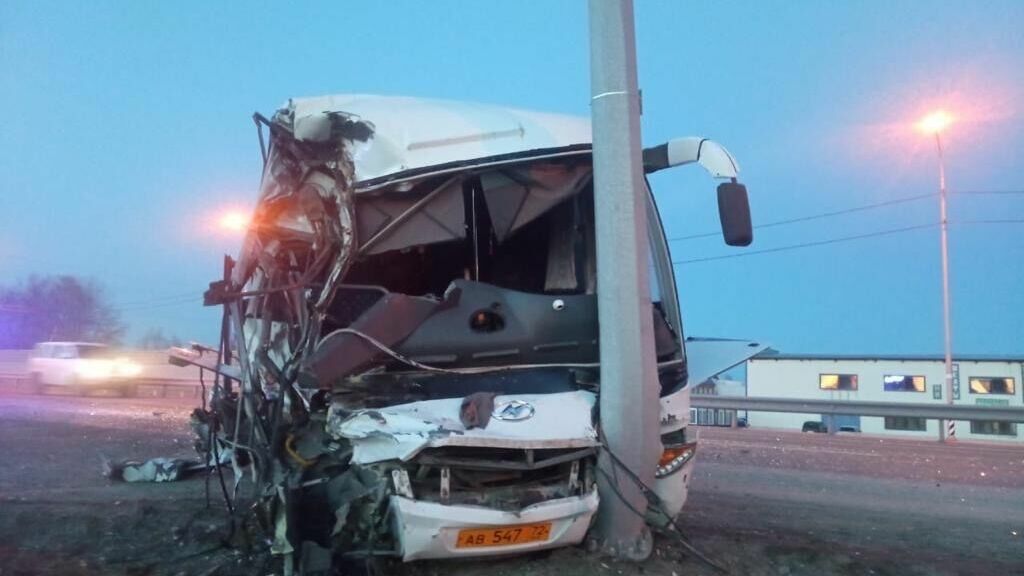 Девять человек получили травмы в результате ДТП на автотрассе в Тюменской области