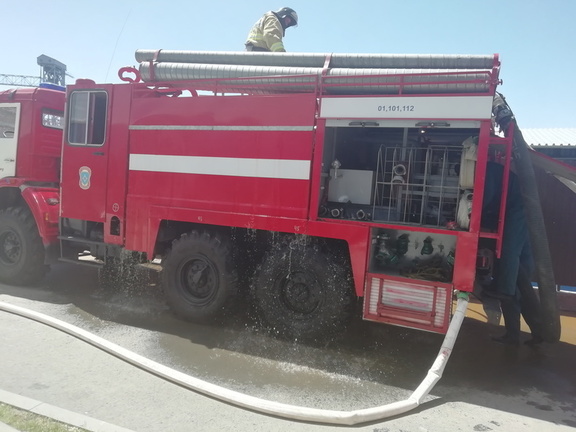 Спасатели МЧС постоянно тушат пожары около Тюмени из-за сухой погоды