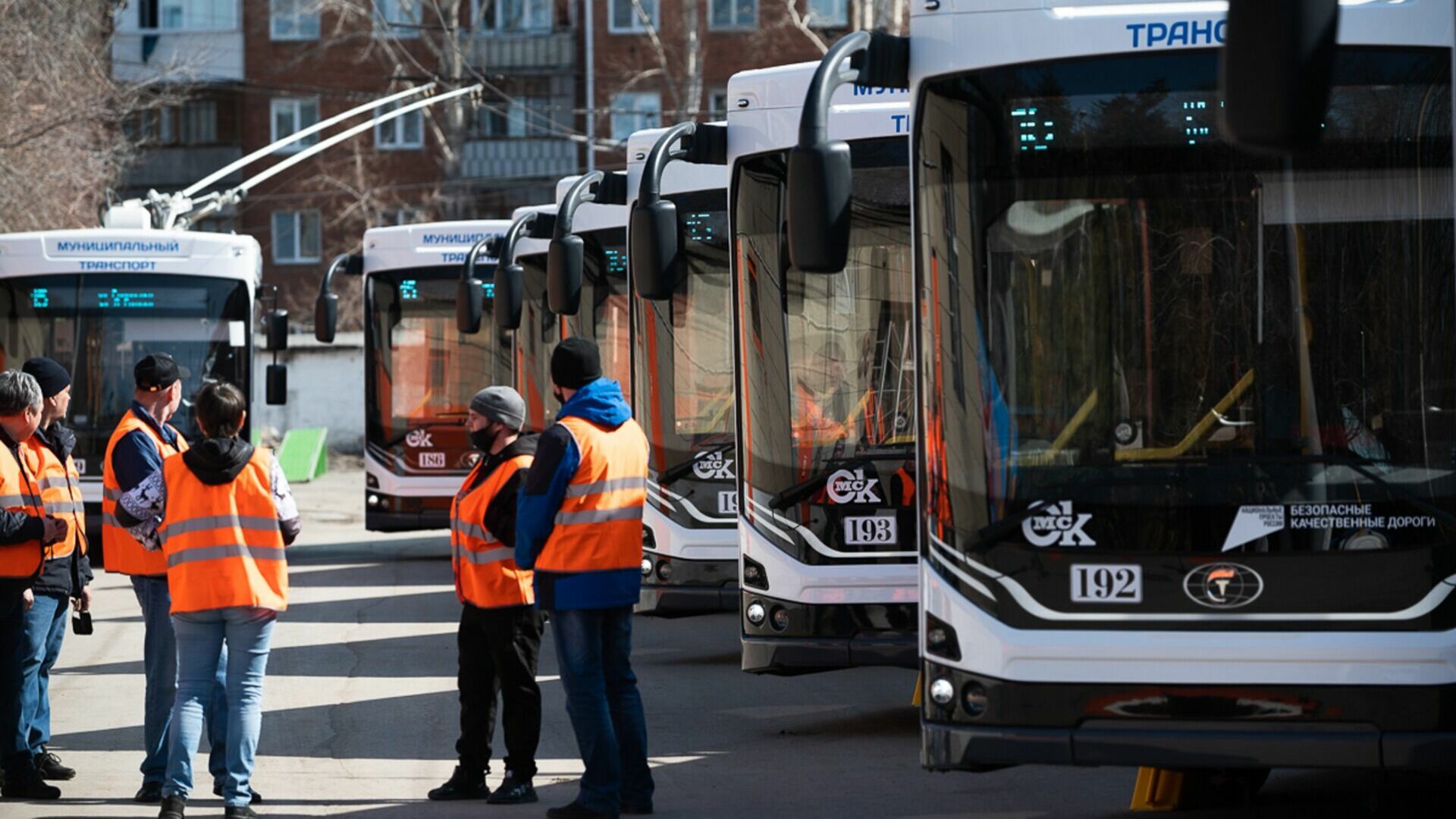 В Омске запущены более 20 экологичных автобусов