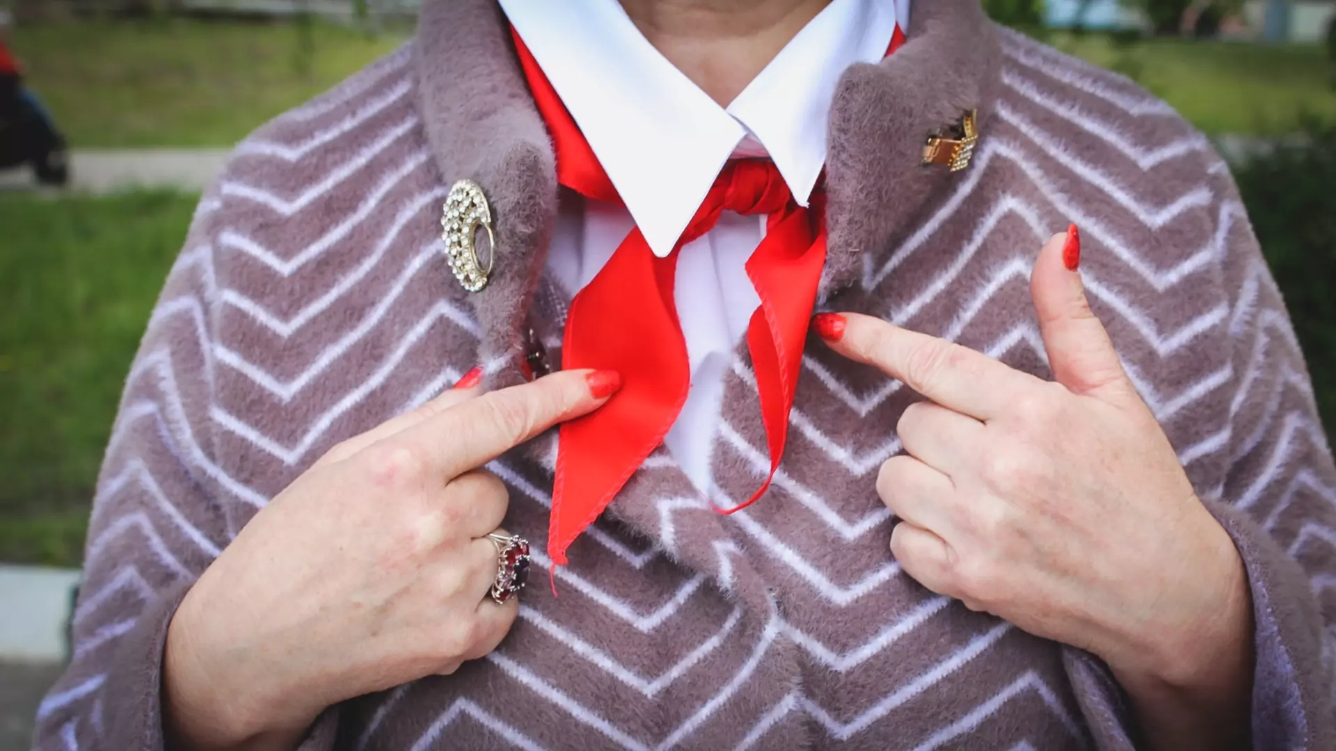 Тюменка в Госдуме раскритиковала идею вернуть пионерские галстуки в школы