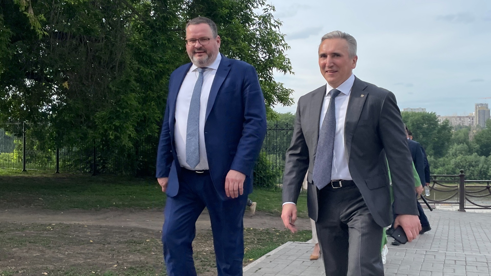 Министр труда и социальной защиты РФ Антон Котяков прибыл в Тюмень и встретился с губернатором Александром Моором.
