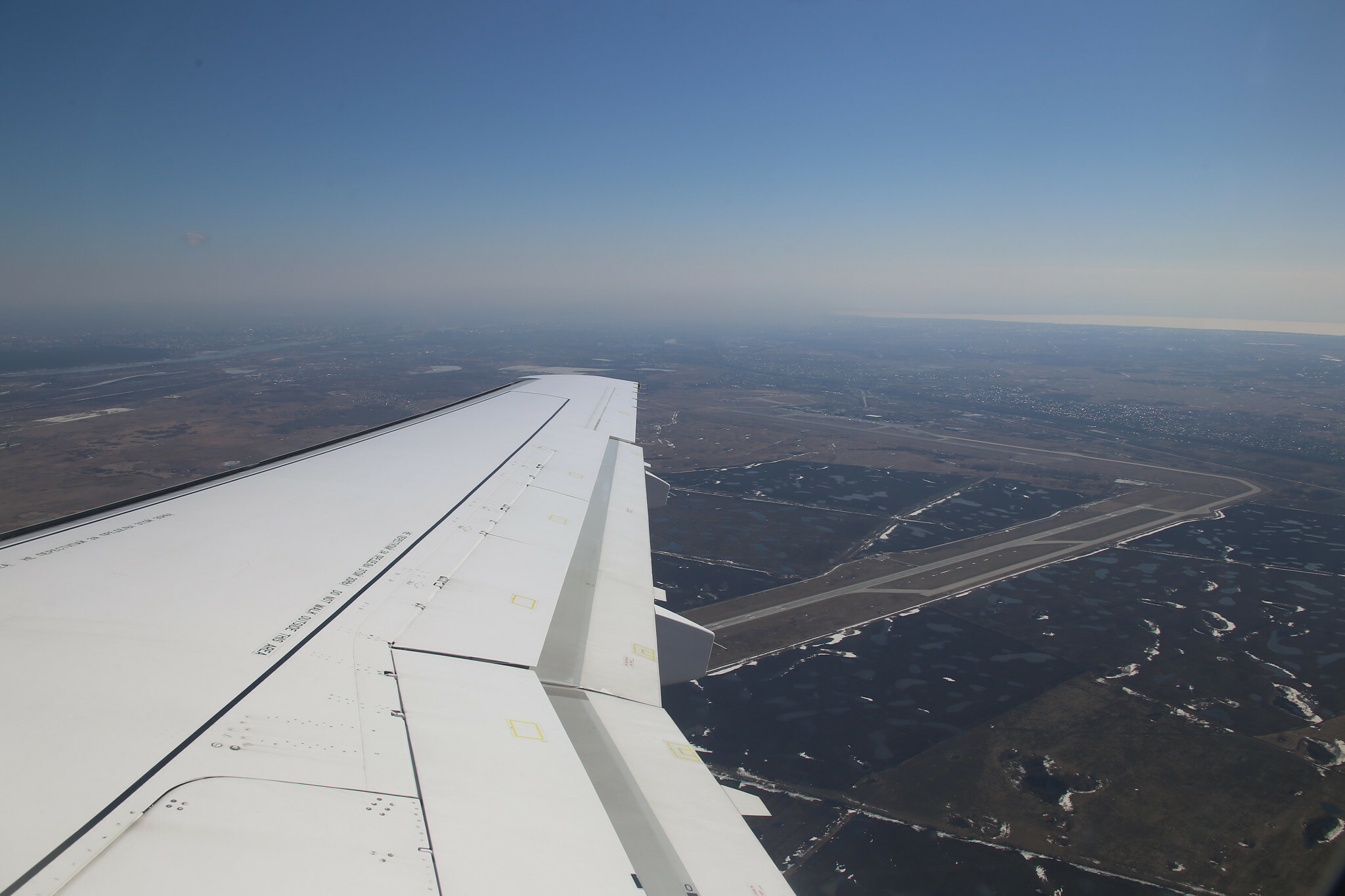 В Рощино самолет рейса «Тюмень — Минеральные Воды» совершил экстренную посадку