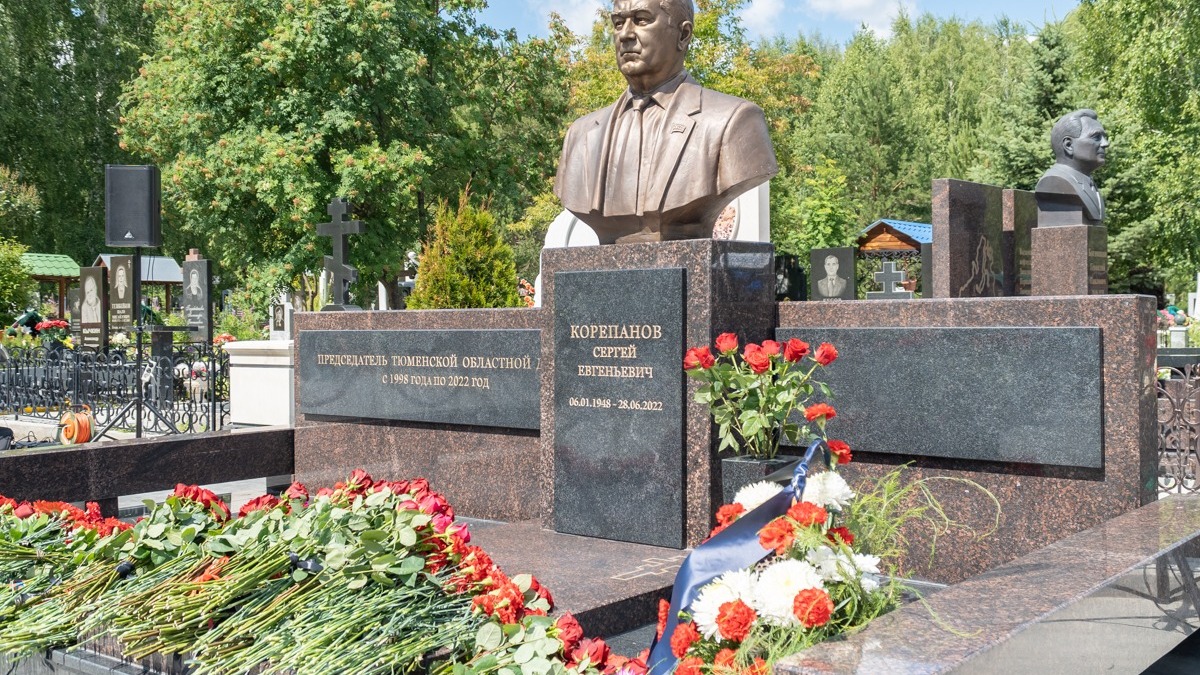 В Тюмени открыли памятник Сергею Корепанову