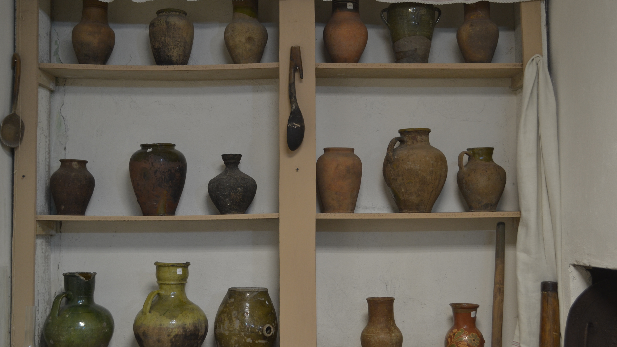 Тюменцев приглашают на выставку глиняных предметов.