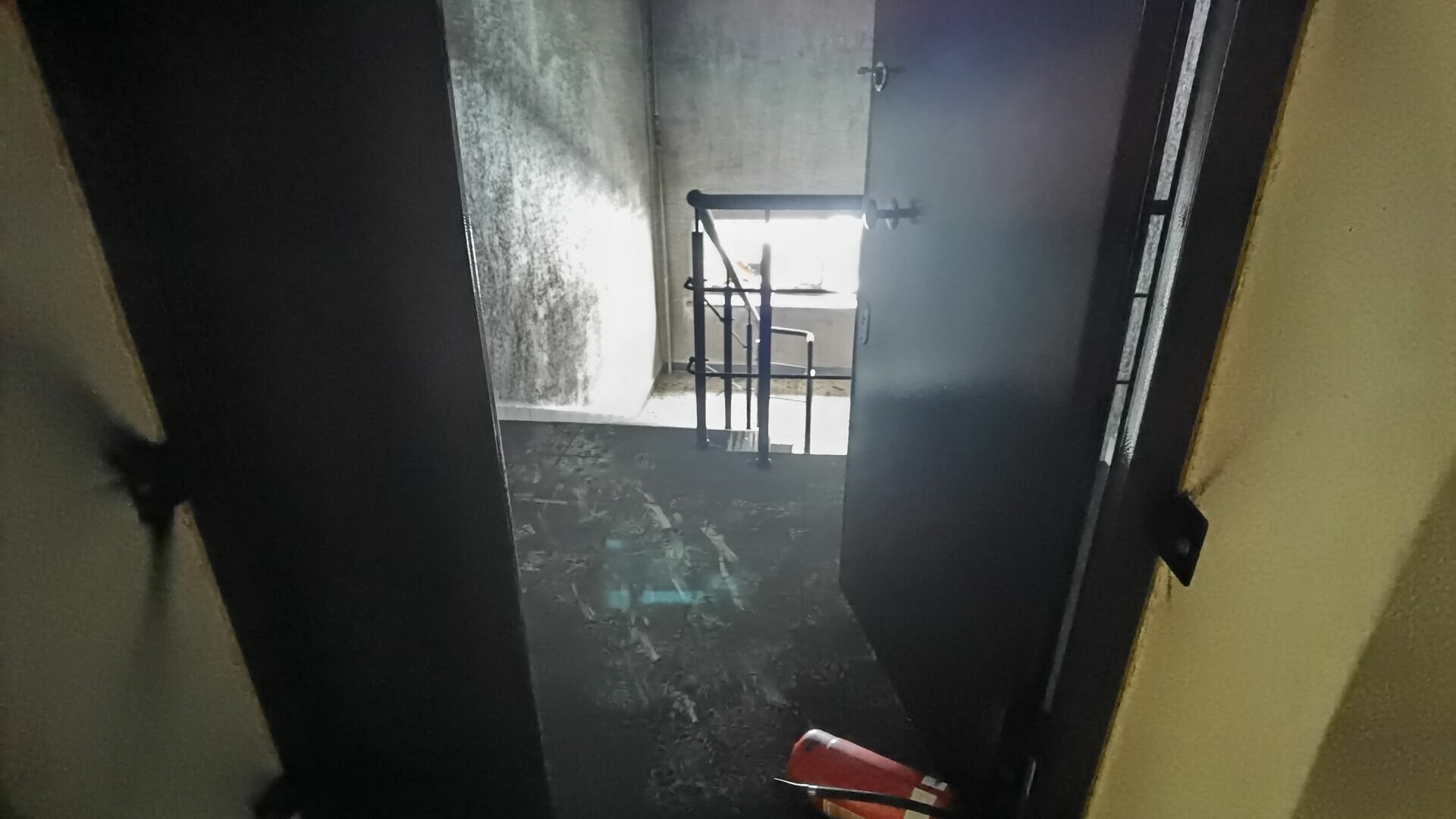 Сотрудники МЧС рассказали о причине возгорания дома в Тюменском районе