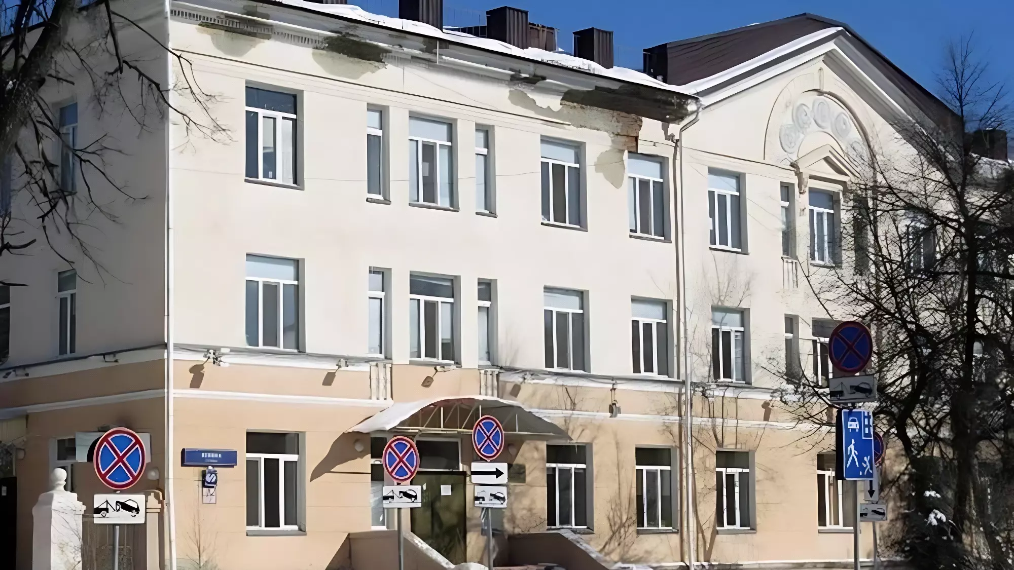 Трехэтажное здание бывшей детской больницы продали в Тюмени
