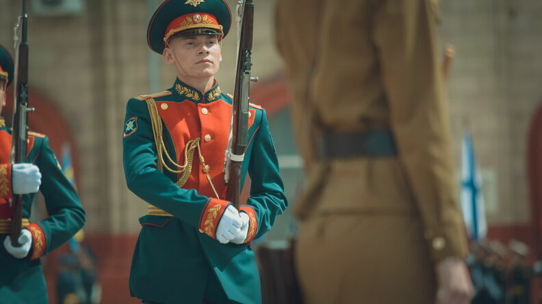 В Тюмени проходит торжественный выпуск офицеров ТВВИКУ