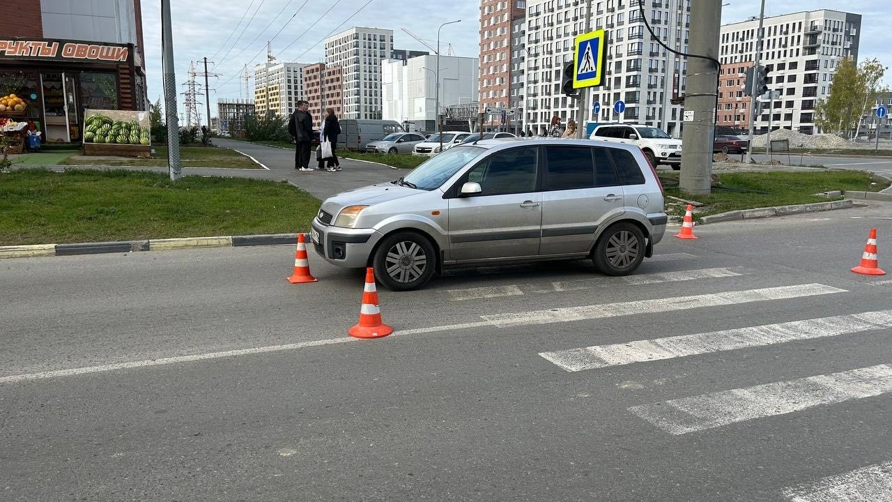 В Тюмени машина сбила первоклассника, когда мальчик шел по переходу