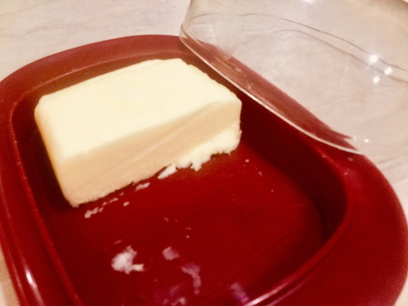 В Тюменской области обнаружено 70 тонн сливочного масла из неизвестного сыр
