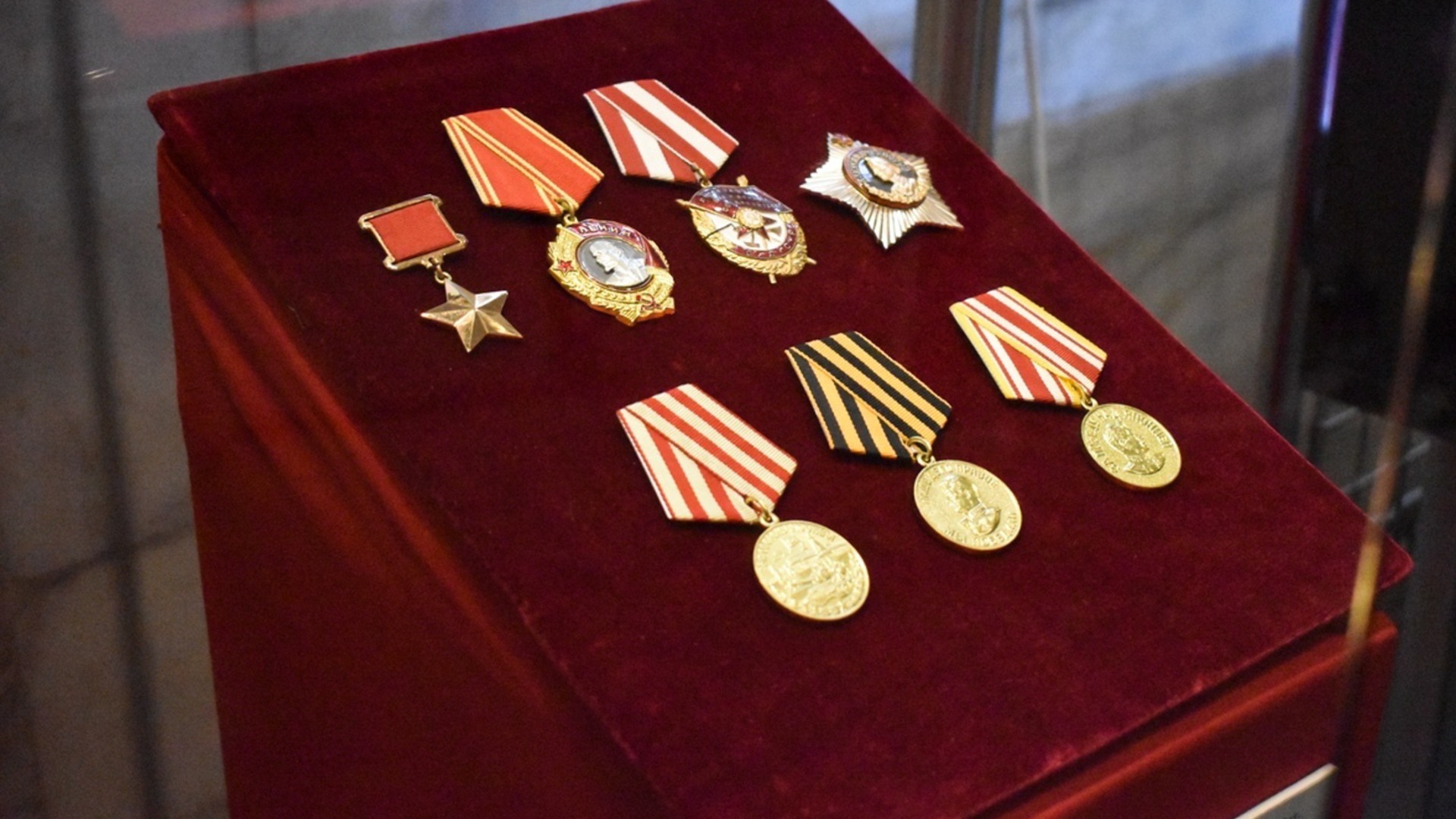 Тюменский боец получил медаль «За отвагу». Видео