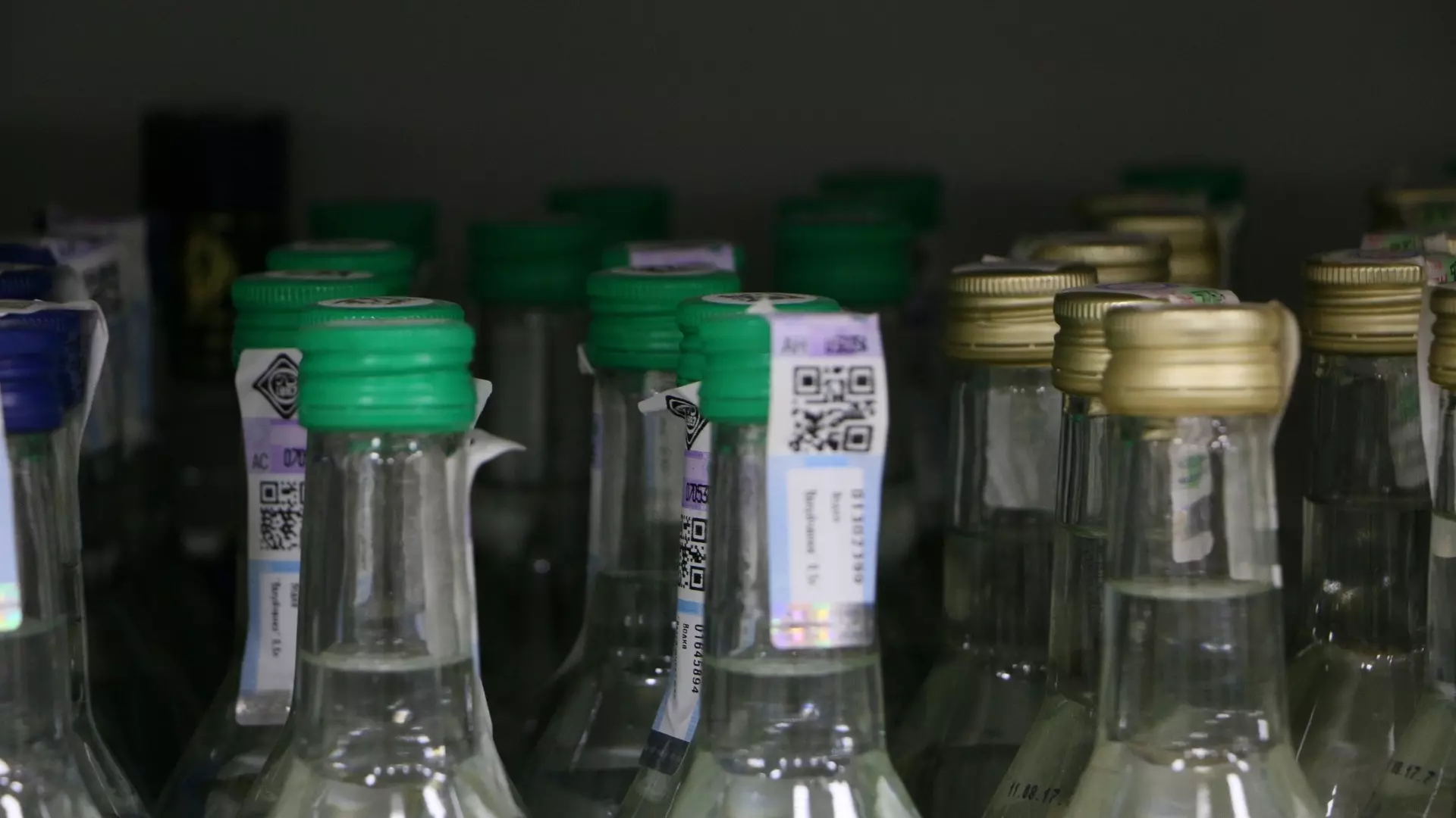 В Тюмени оперативники изъяли семь тысяч бутылок поддельного алкоголя