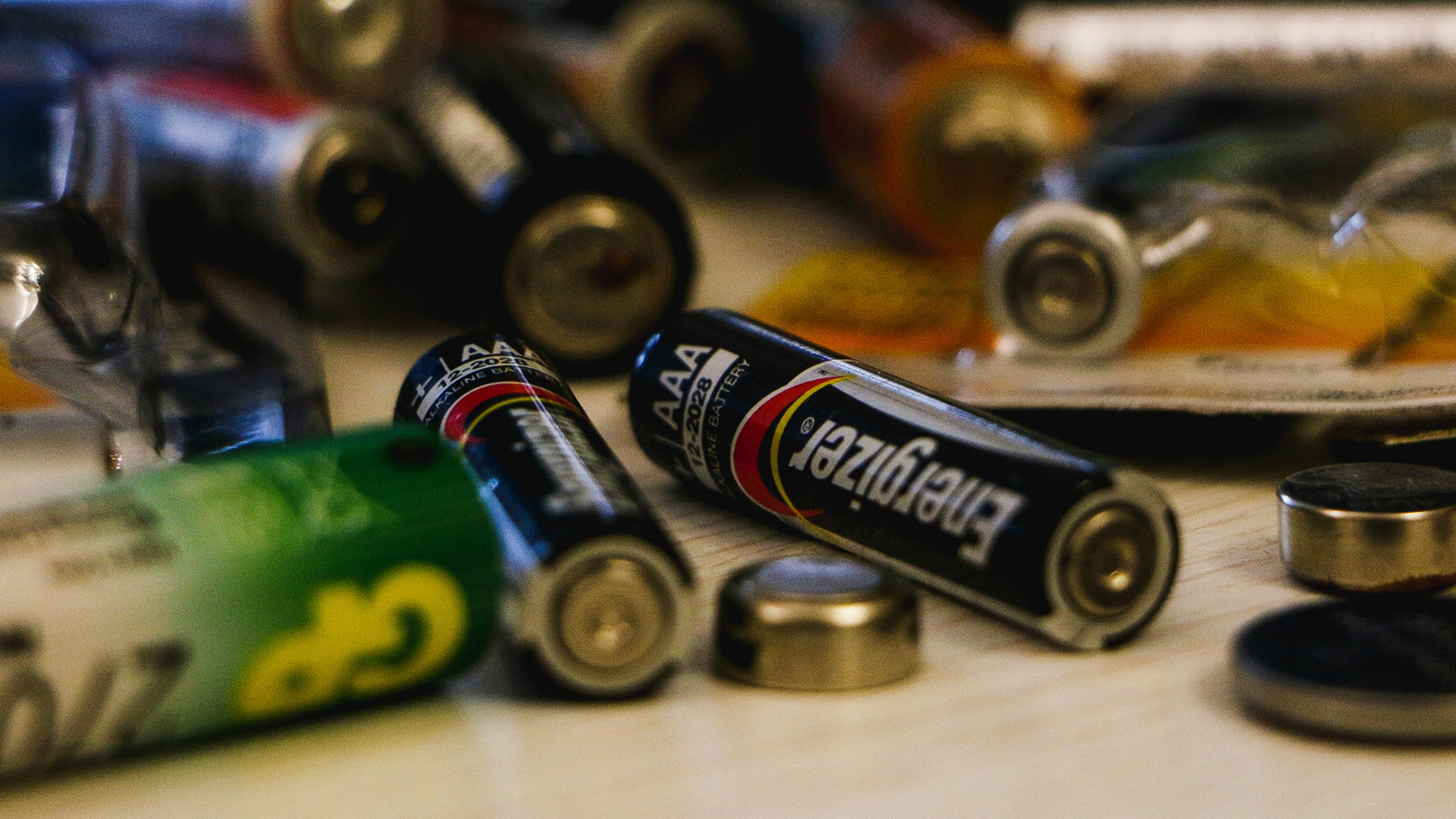 В Тюмени неизвестные украли из FixPrice полную корзину батареек