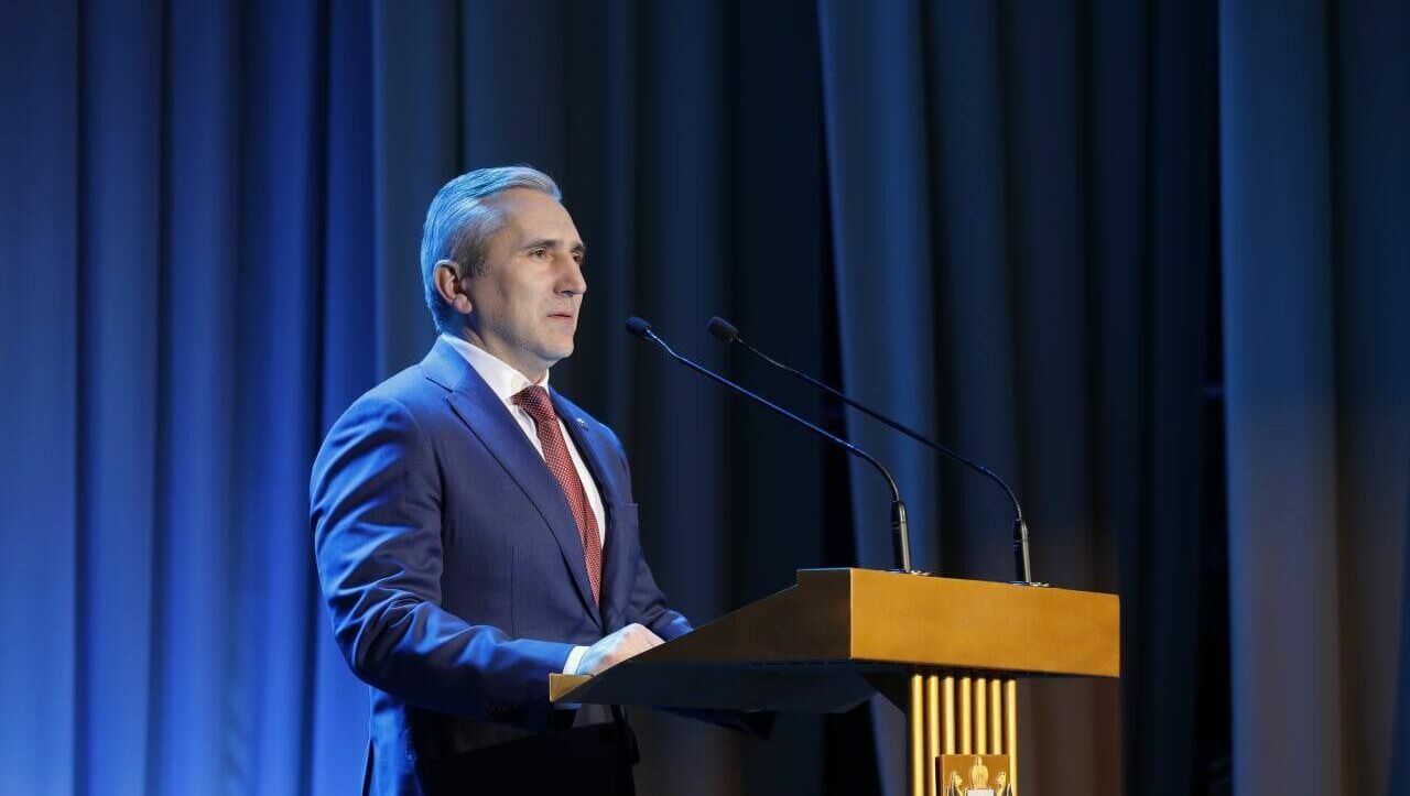 Глава Тюменской области поздравил сотрудников СМИ с профессиональным праздником