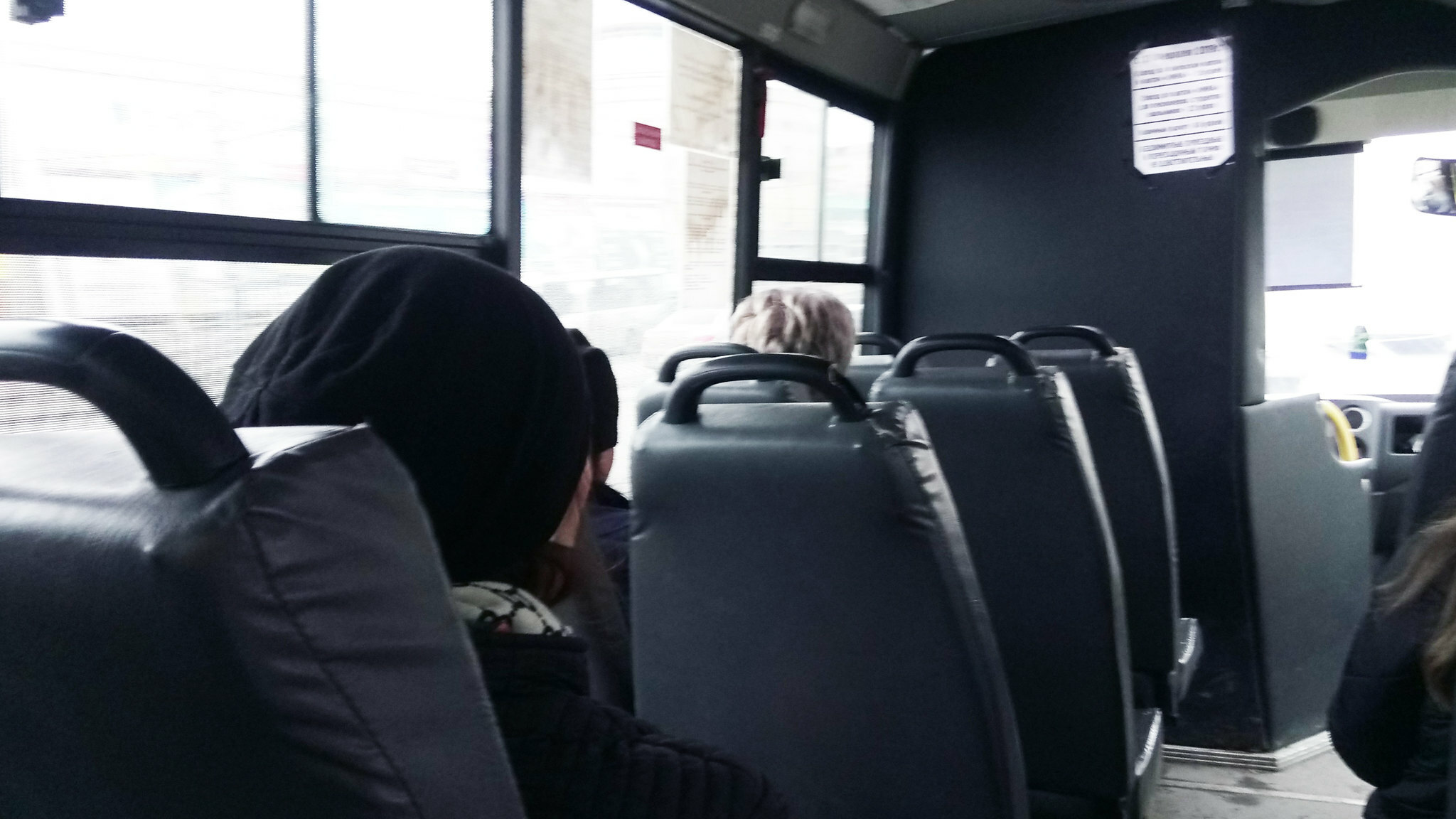Тюменцы вынуждены ездить на работу в холодных автобусах в -27 градусов