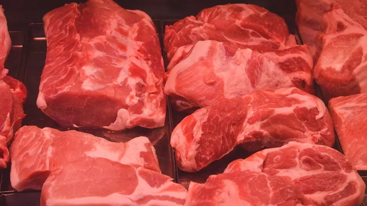 С начала года с прилавков тюменских магазинов сняли более 800 килограммов мяса