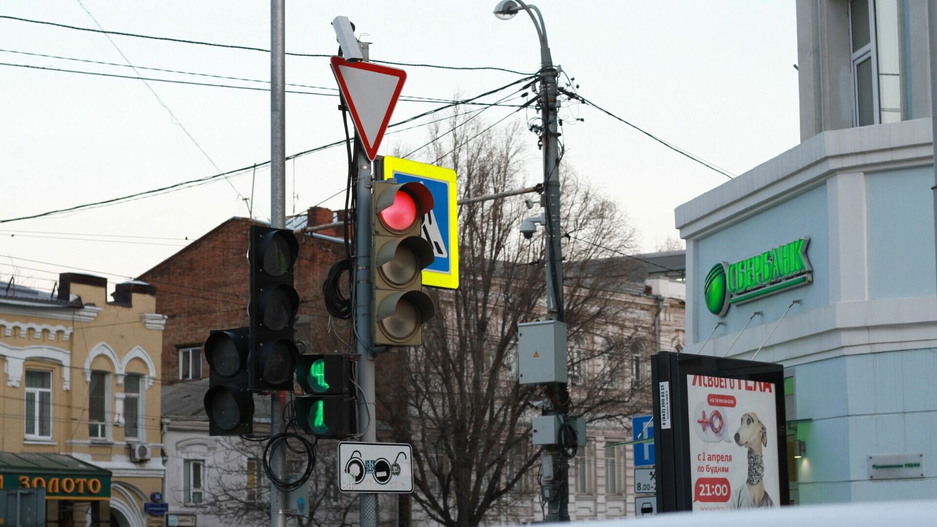 Светофор отключат в районе улиц Артамонова и Карнацевича 12 мая