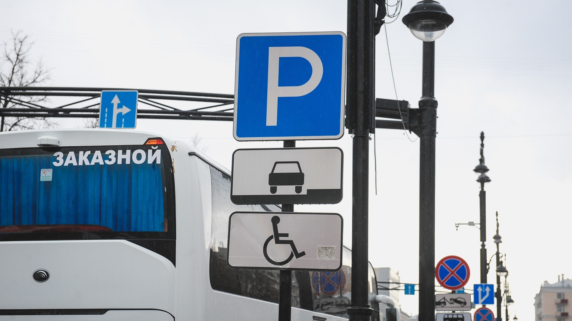 Парковки в центре Тюмени станут бесплатными для семей погибших участников СВО