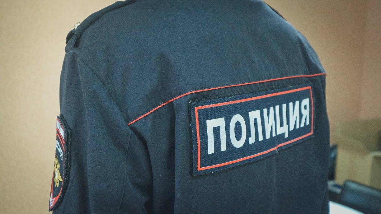 Полицейские наказали пассажирку, ехавшую из Сургута в Тюмень на подножке поезда