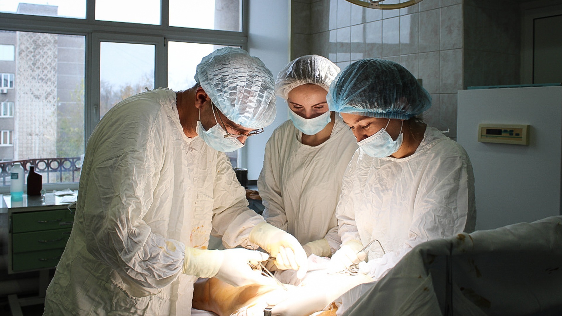 Тобольские врачи провели уникальную операцию по реконструкции кишечника