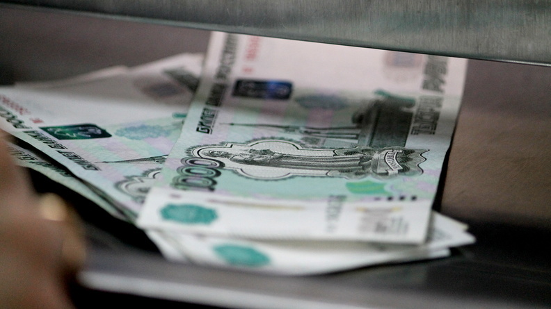 Средняя зарплата более 100 тысяч рублей зафиксирована в 5 сферах