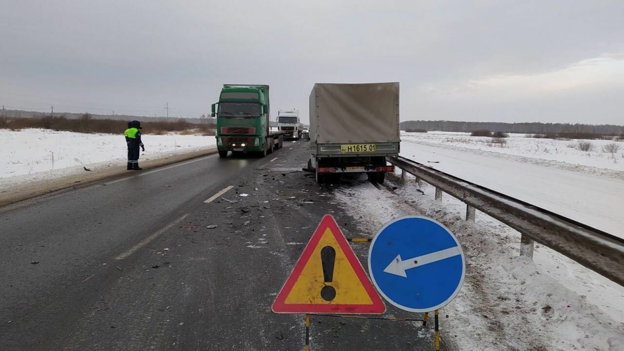 На трассе Тюмень – Омск произошло массовое ДТП с тремя машинами
