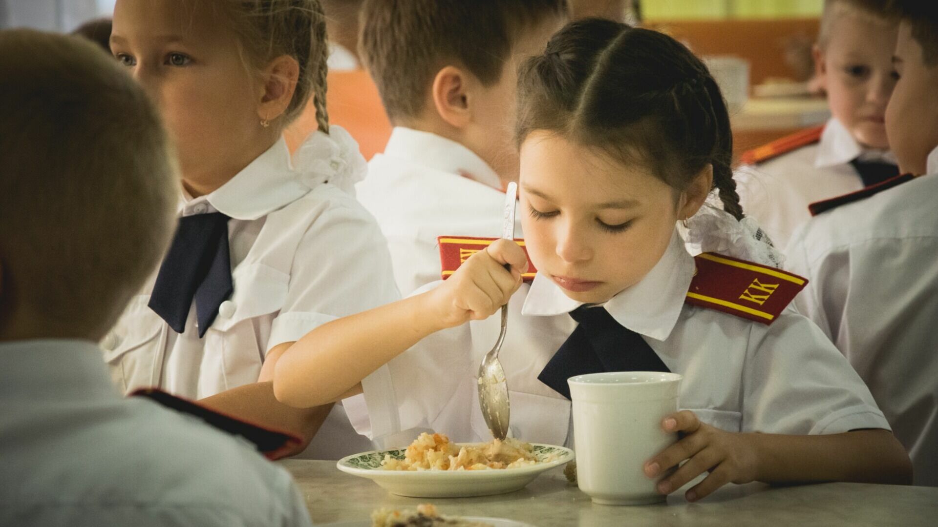 В Тюмени проведут проверку школы, где детей наказывают лишением еды