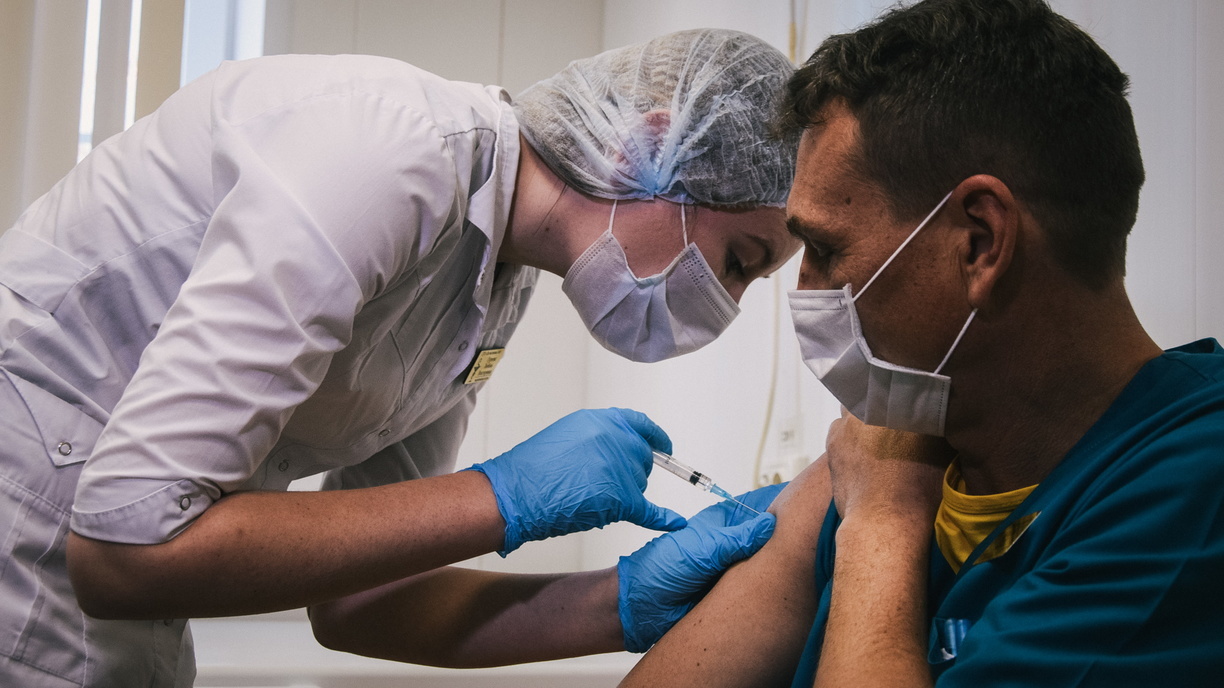 В тюменских больницах используют два вида вакцины.