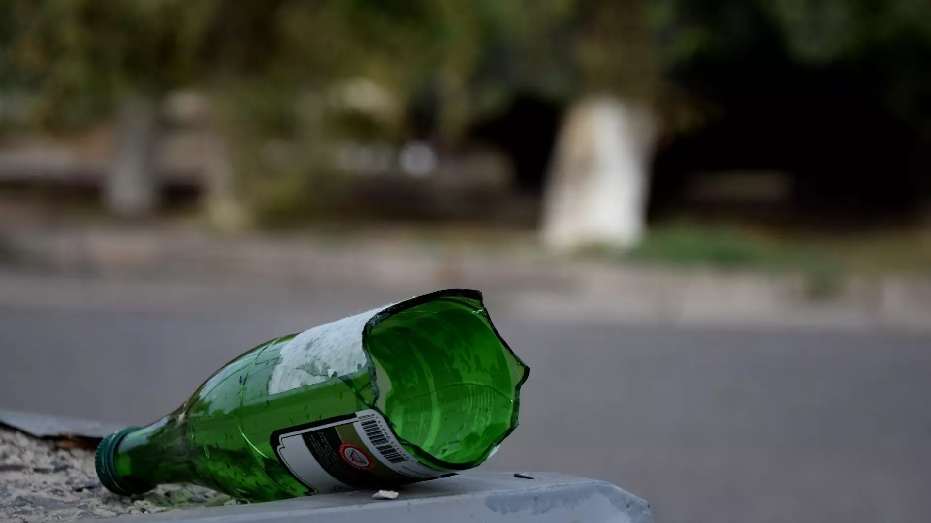 Мужчина разбил бутылку о голову своей сожительницы в Тюменской области