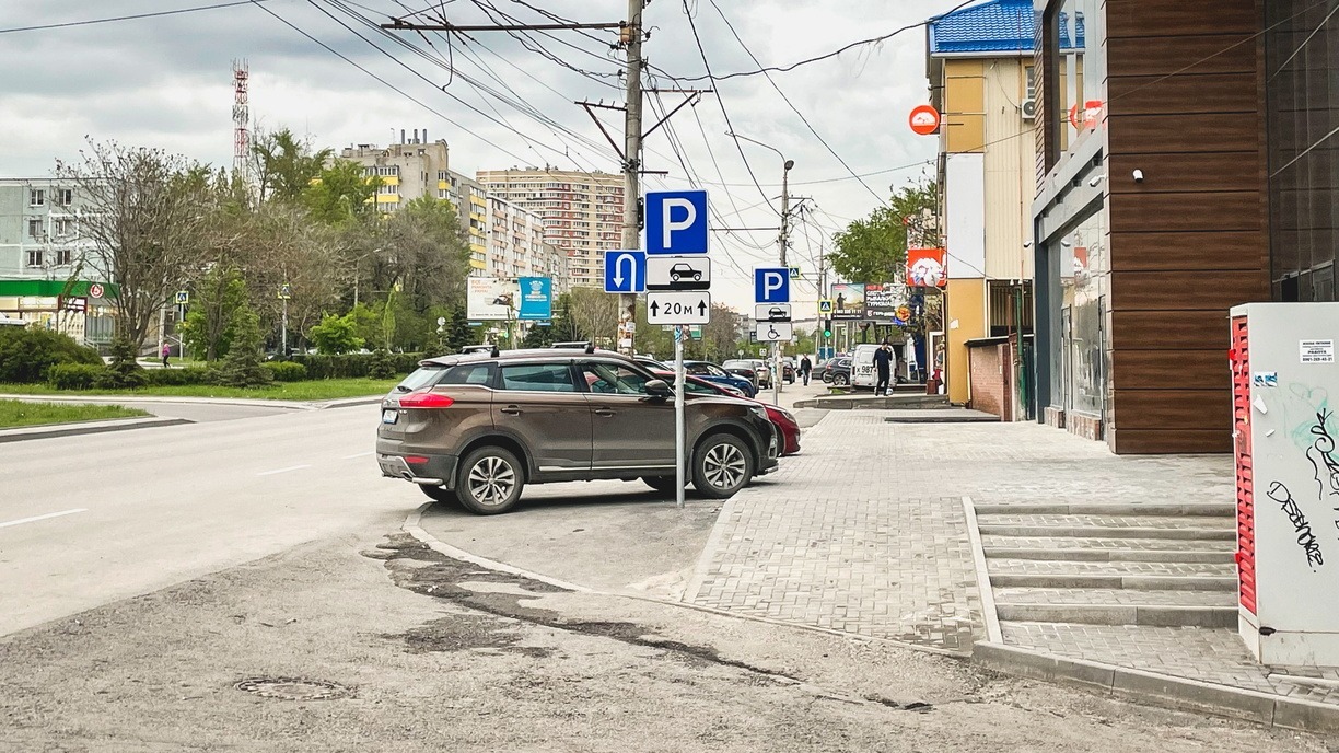 Тюменцы разругались из-за парковки на улице Хохрякова