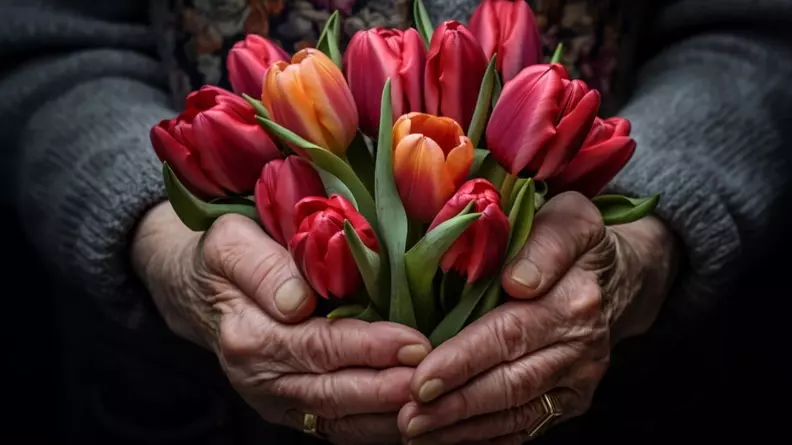 Тюменские экологи рассказали, как правильно утилизировать завядшие цветы.