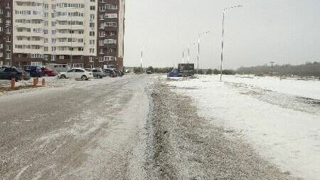 Жители Тюменской слободы сообщают, что в их районе всю зиму не чистили парковки