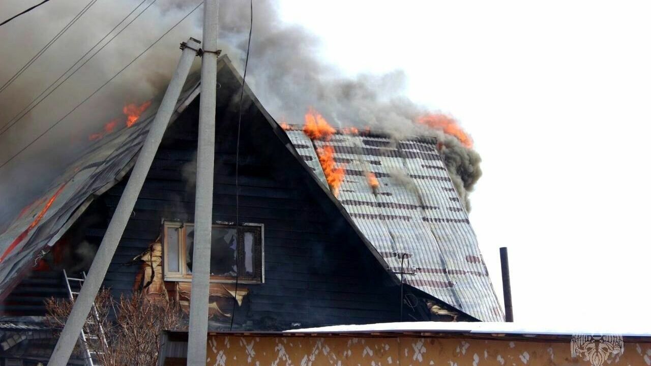 Жилой дом сгорел в Заводоуковске из-за короткого замыкания