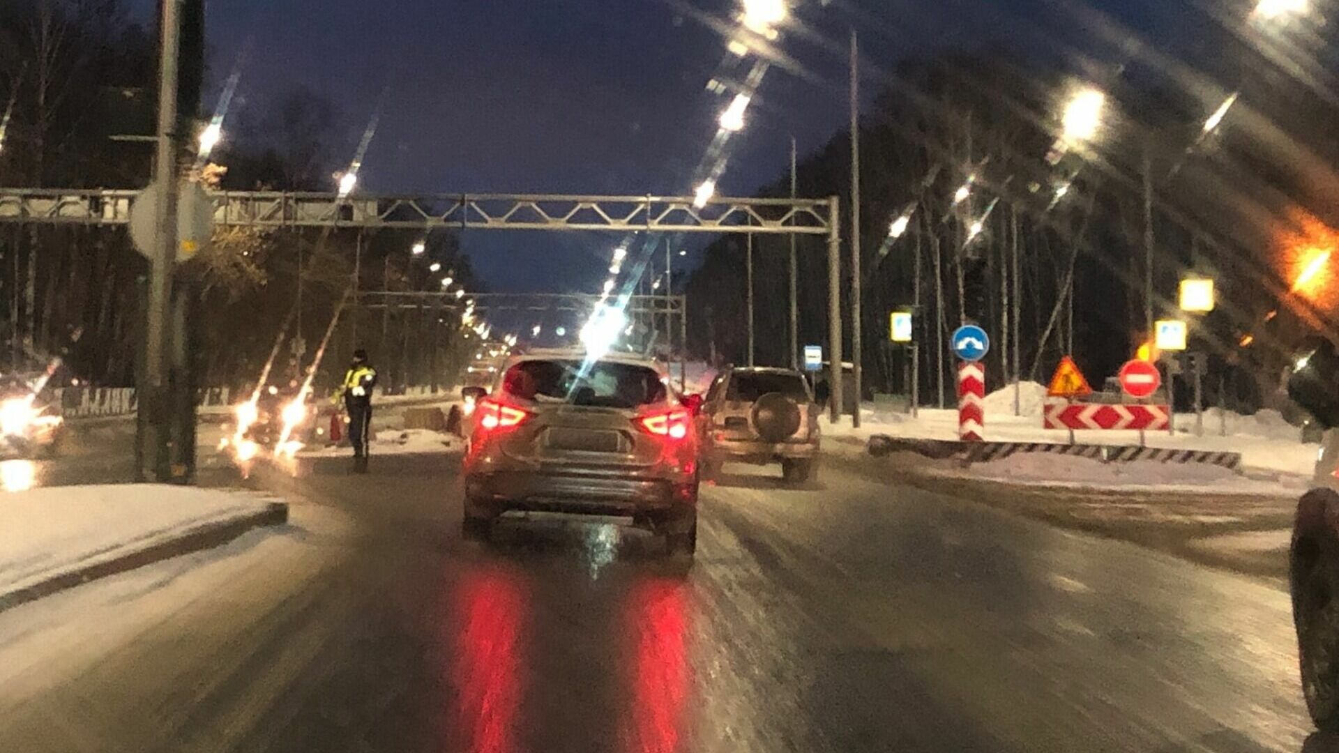 Светофоры постоянно отключаются на улице Дружбы в Тюмени. Фото