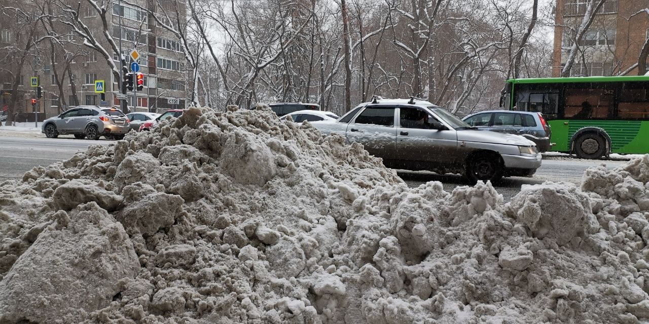 В Тюмени снег от вчерашнего снегопада будут убирать до 26 декабря