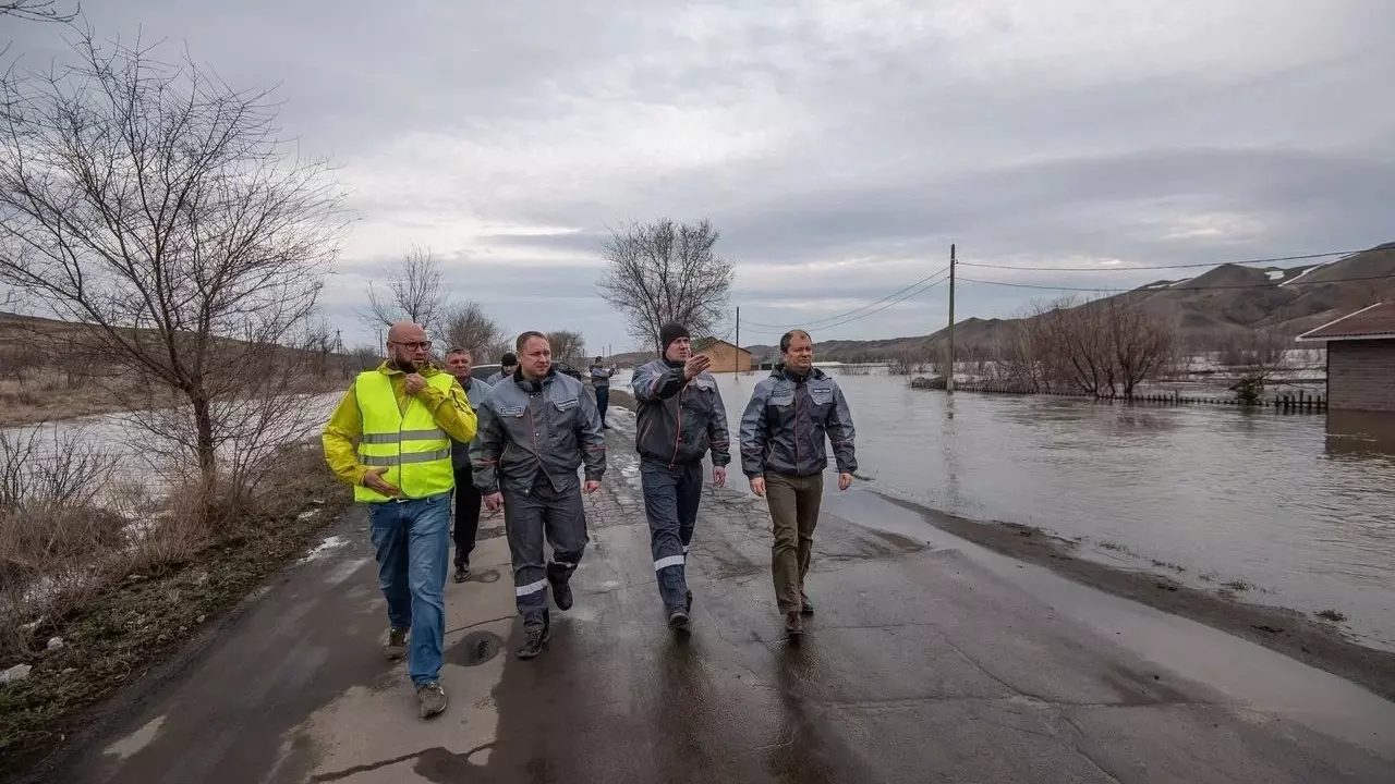 «Уральская Сталь» оказывает помощь пострадавшим от паводка в Оренбуржье