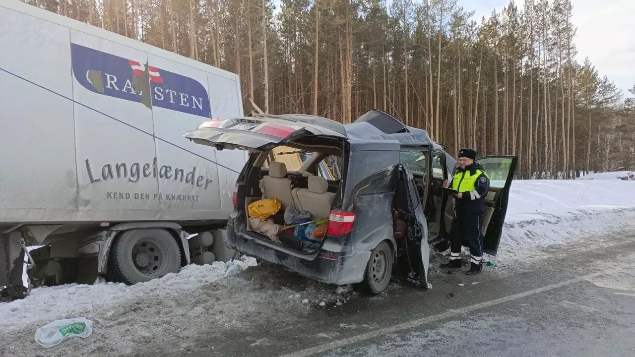 В аварии на трассе Екатеринбург — Тюмень пострадали семь человек
